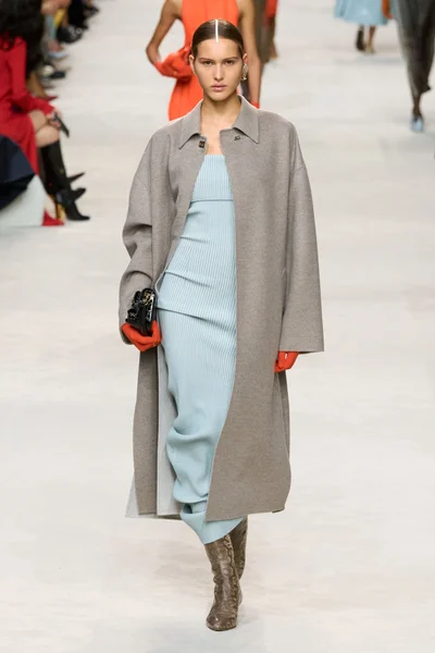 Look 19